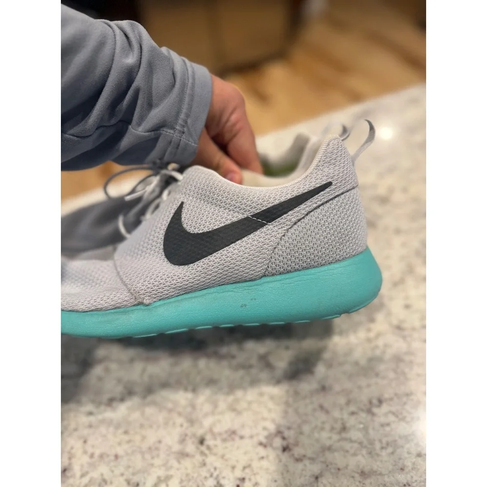 Nike Roshe One Mens 9.5‎ Wolf Grey Island Turquoise Running Shoes 511881-013